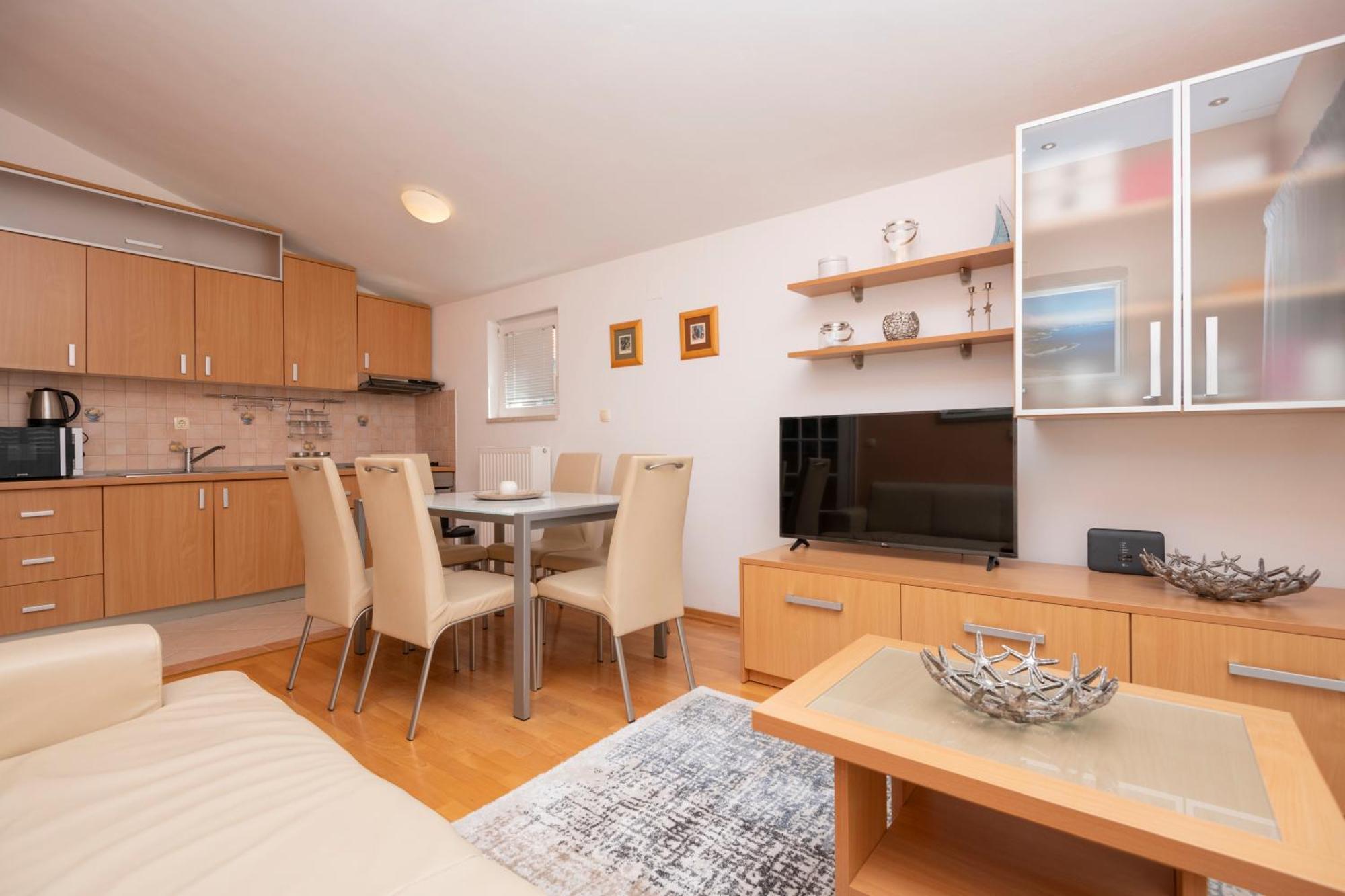 Family Apartments Marita Макарска Экстерьер фото
