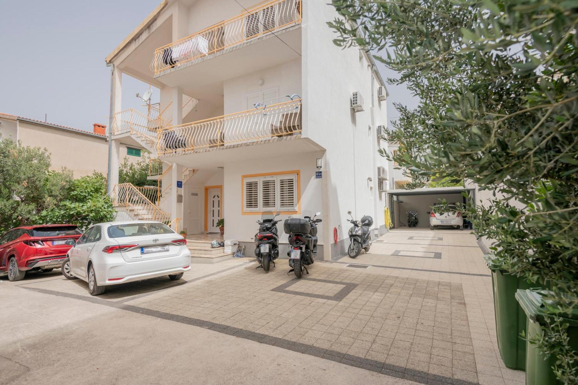 Family Apartments Marita Макарска Экстерьер фото
